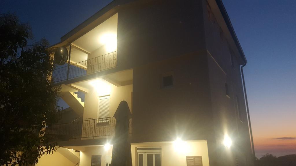 Apartments Diva Dobra Voda Buitenkant foto